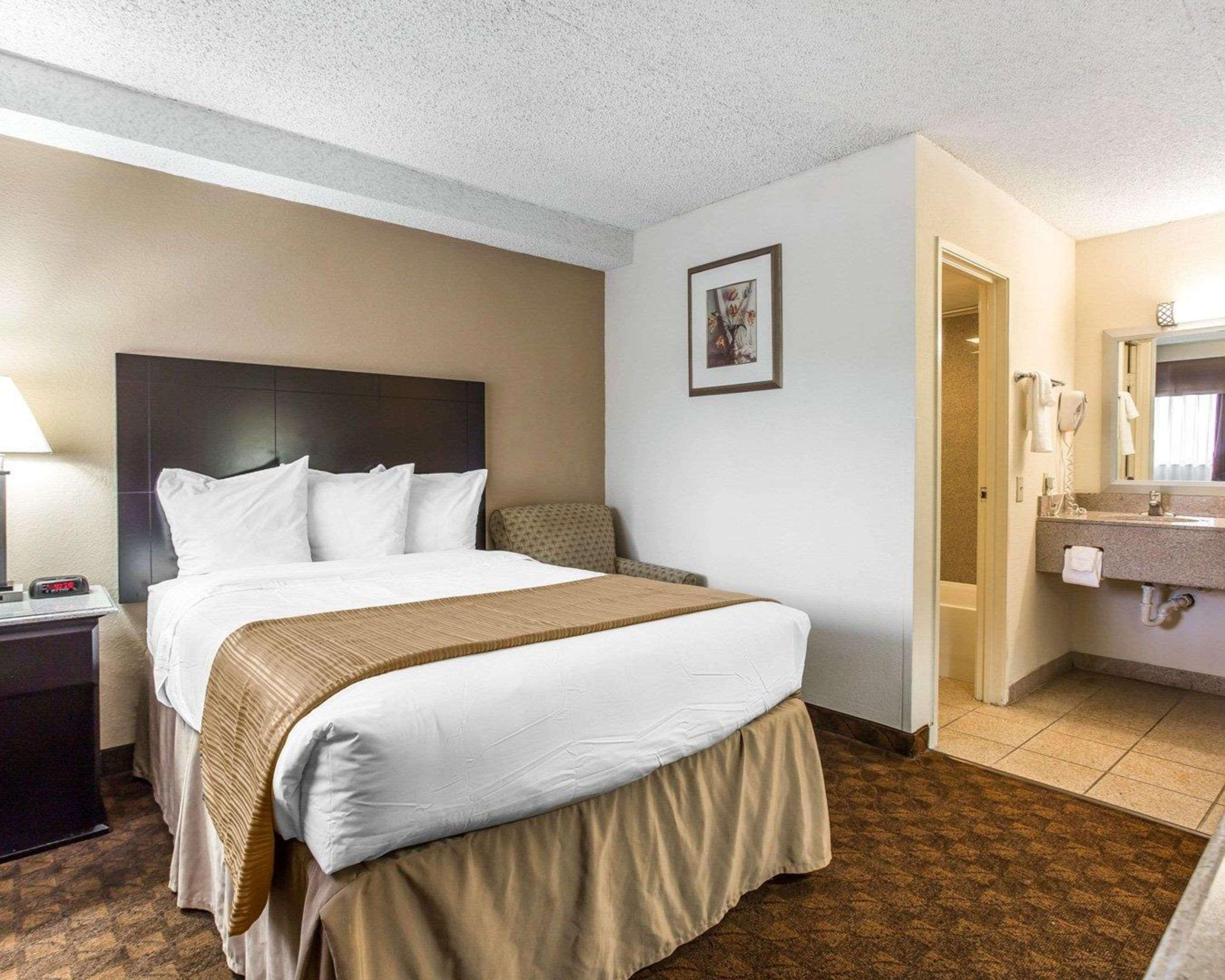 Hotel Quality Inn&suites Coliseum 2*