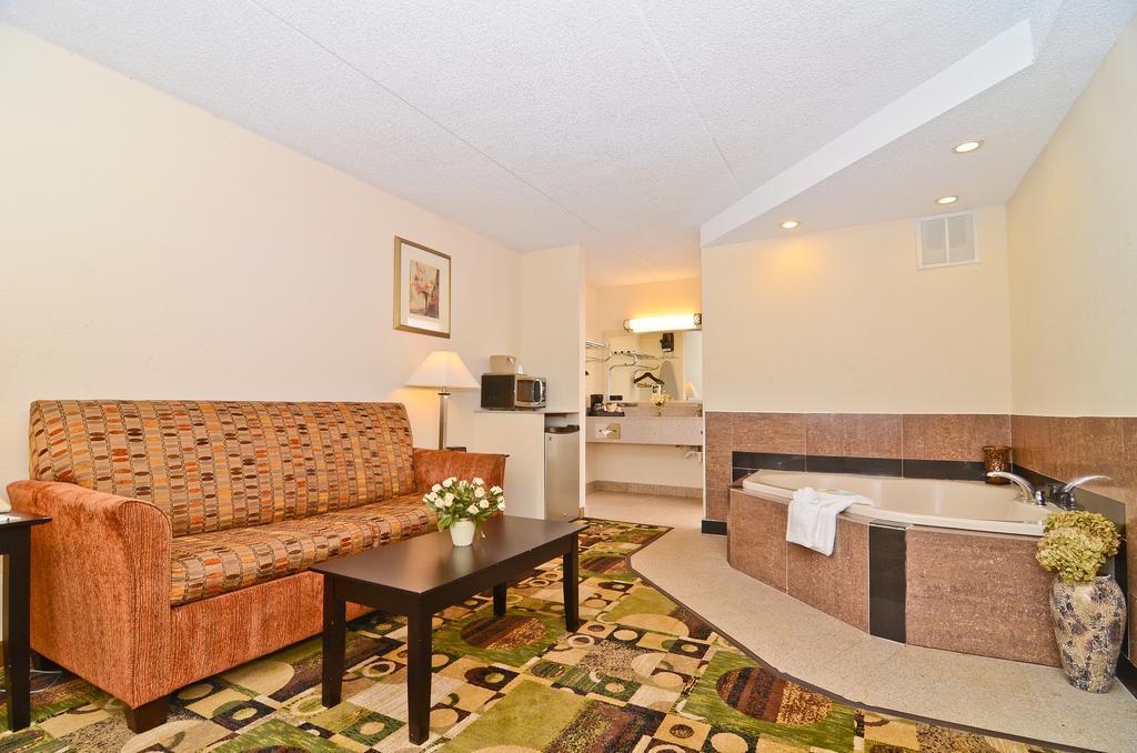 Quality Inn&suites Coliseum