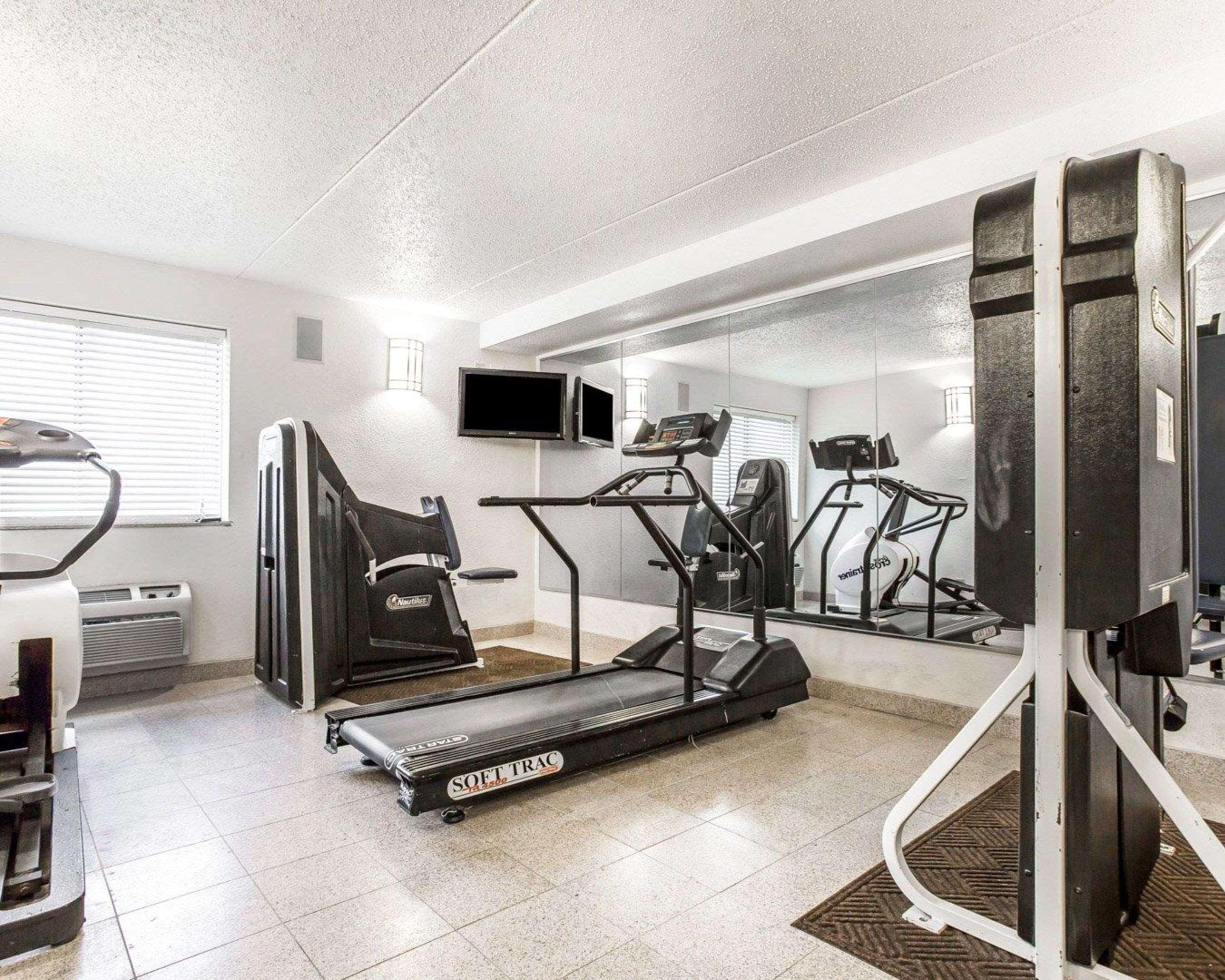 Quality Inn&suites Coliseum Hotel