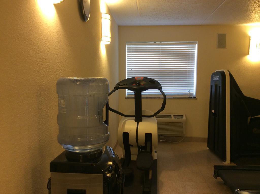 Quality Inn&suites Coliseum 2*