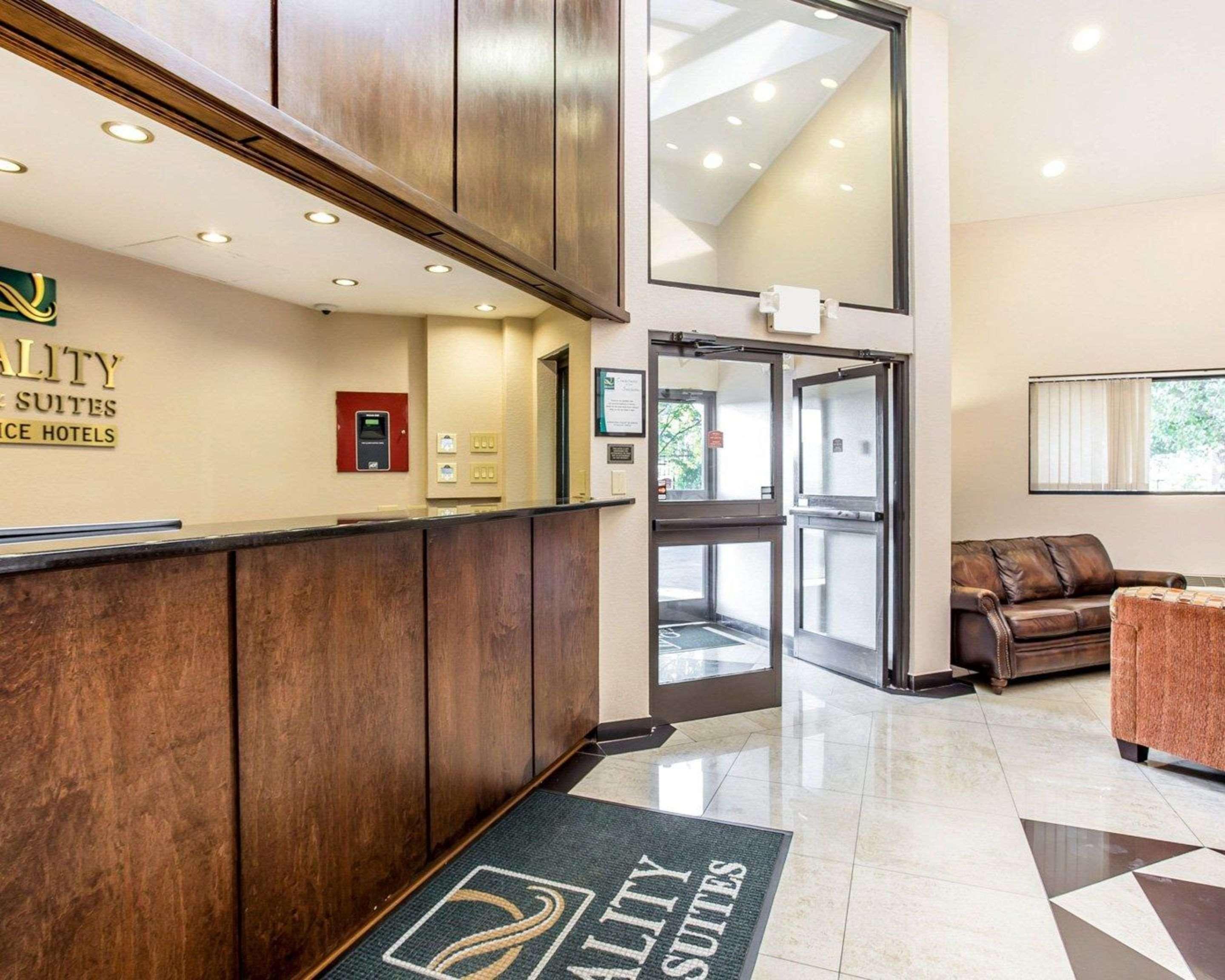 Quality Inn&suites Coliseum Hotel 2*