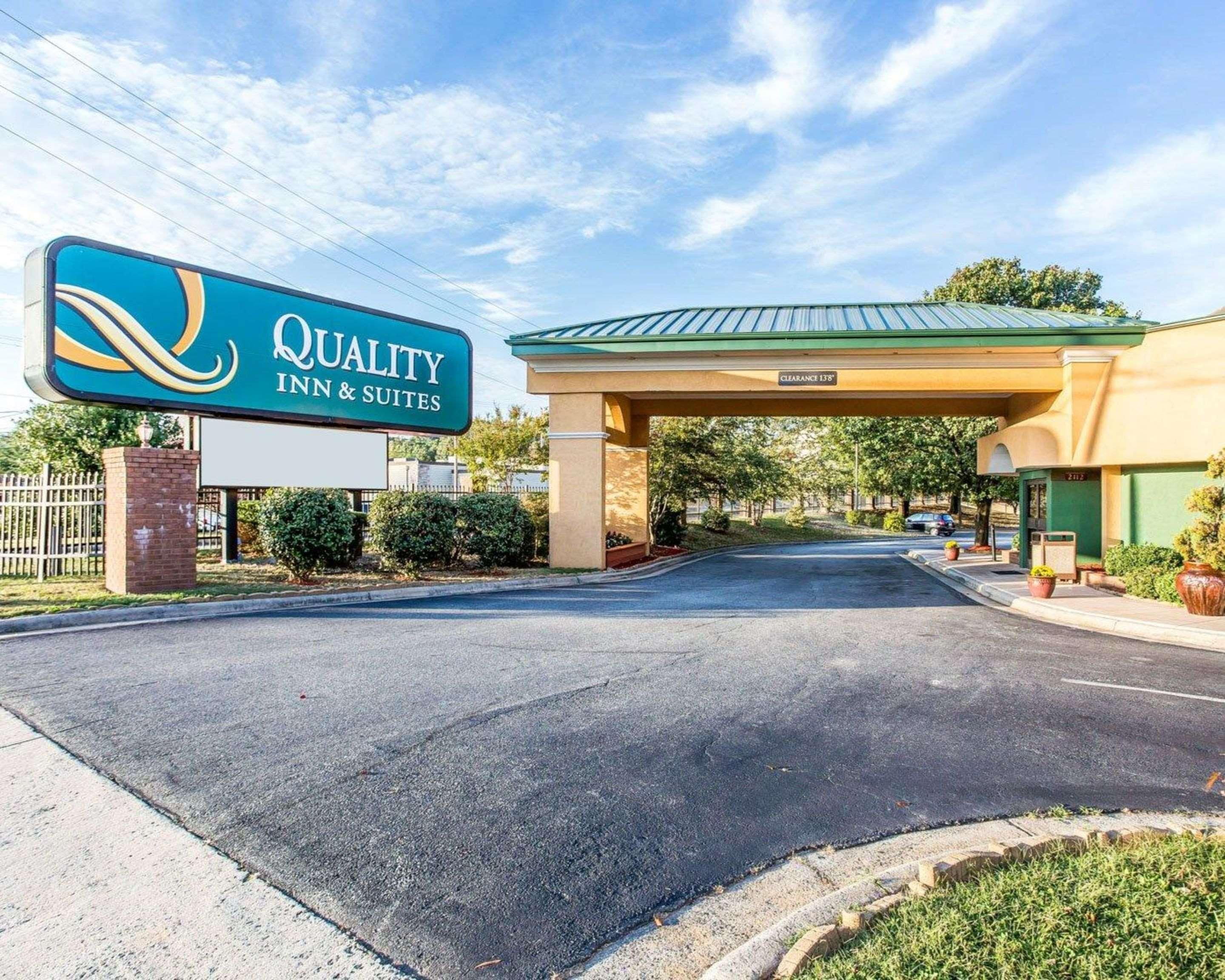 Quality Inn&suites Coliseum Hotel 2*