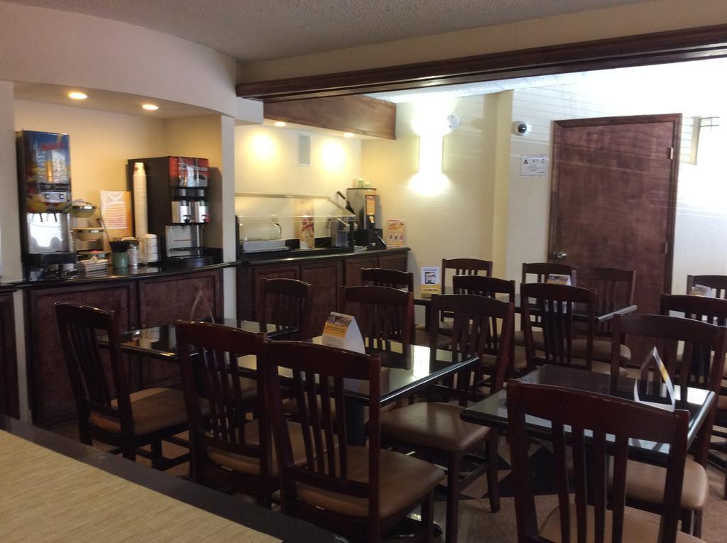 Quality Inn&suites Coliseum Hotel