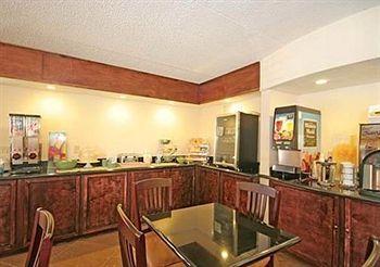 Hotel Quality Inn&suites Coliseum 2*