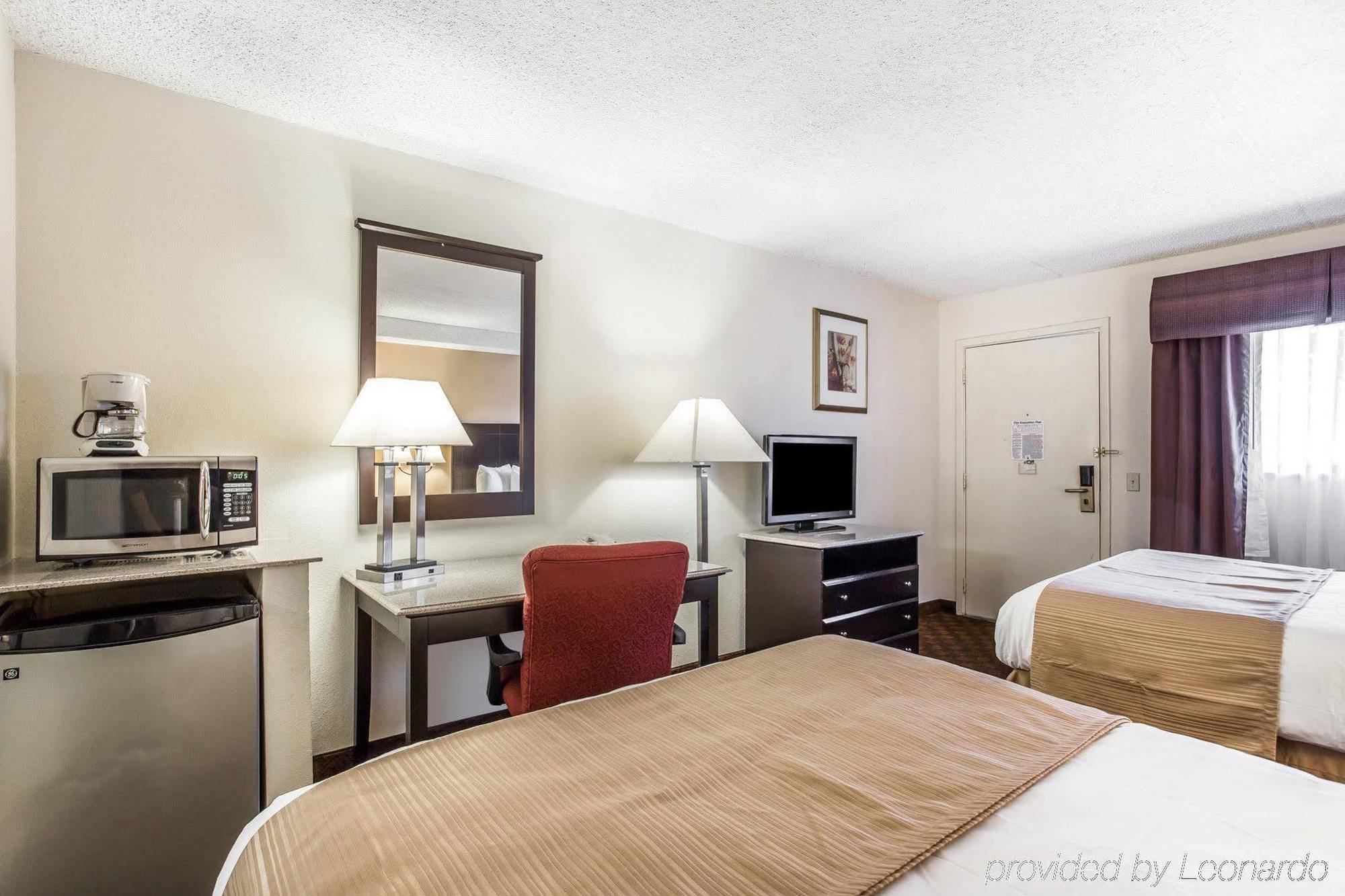 Hotel Quality Inn&suites Coliseum 2*