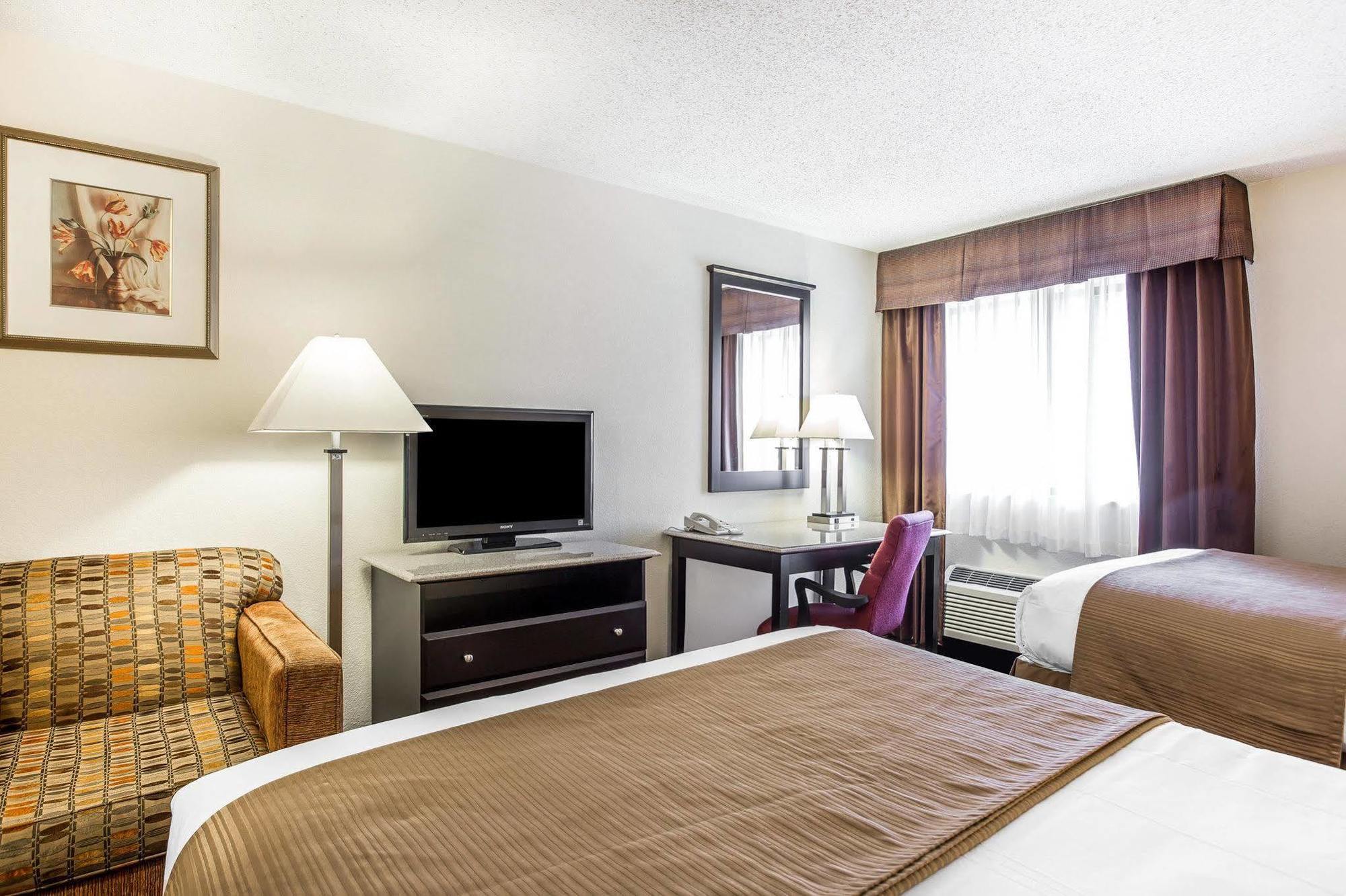 Hotel Quality Inn&suites Coliseum
