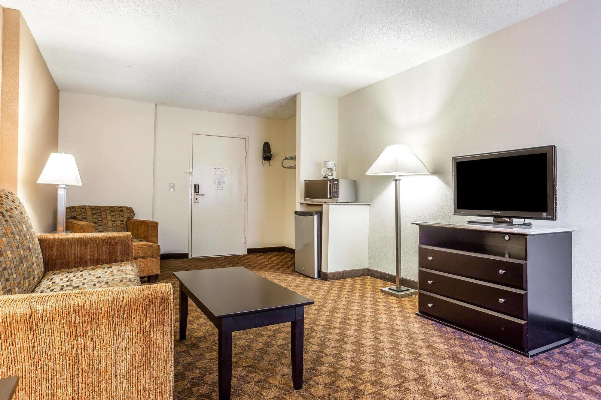 Hotel Quality Inn&suites Coliseum Greensboro
