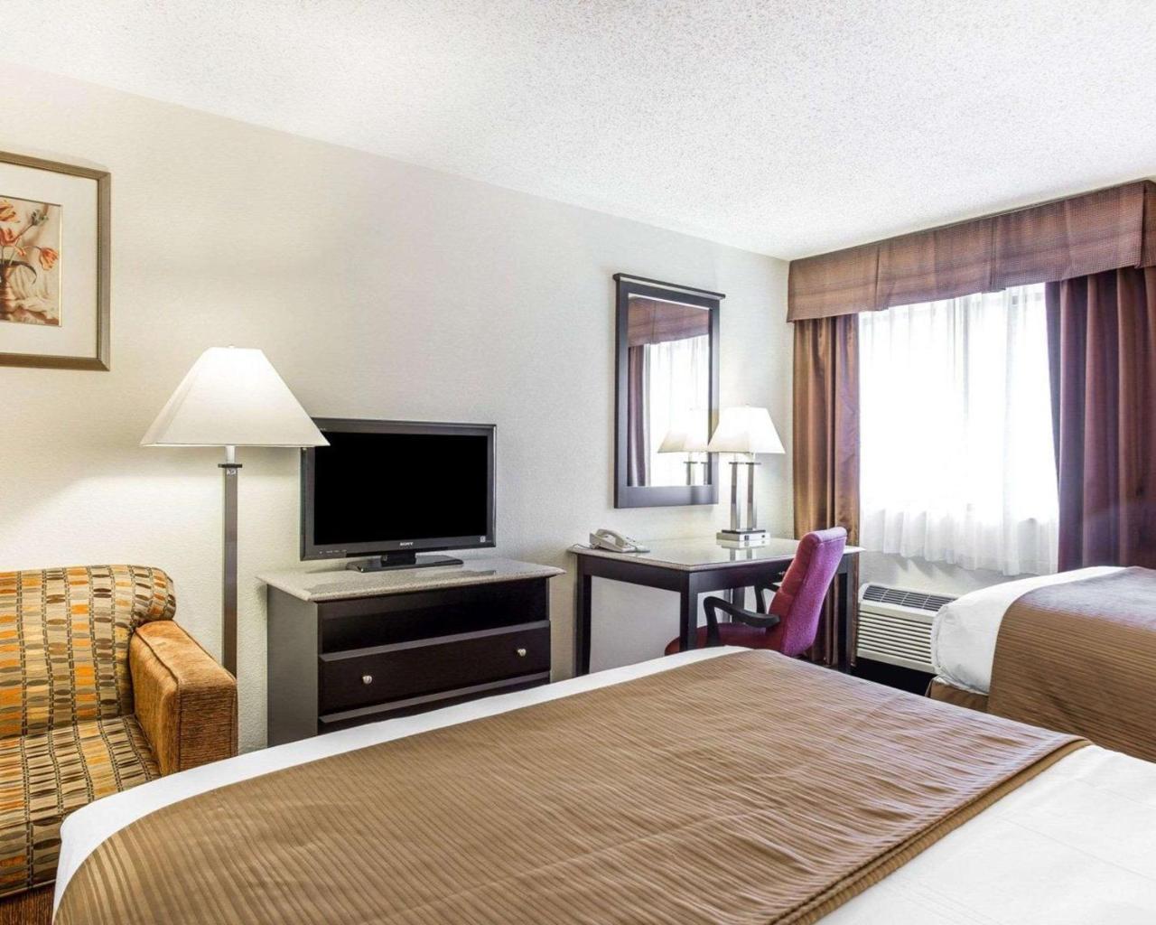 Quality Inn&suites Coliseum Hotel 2*