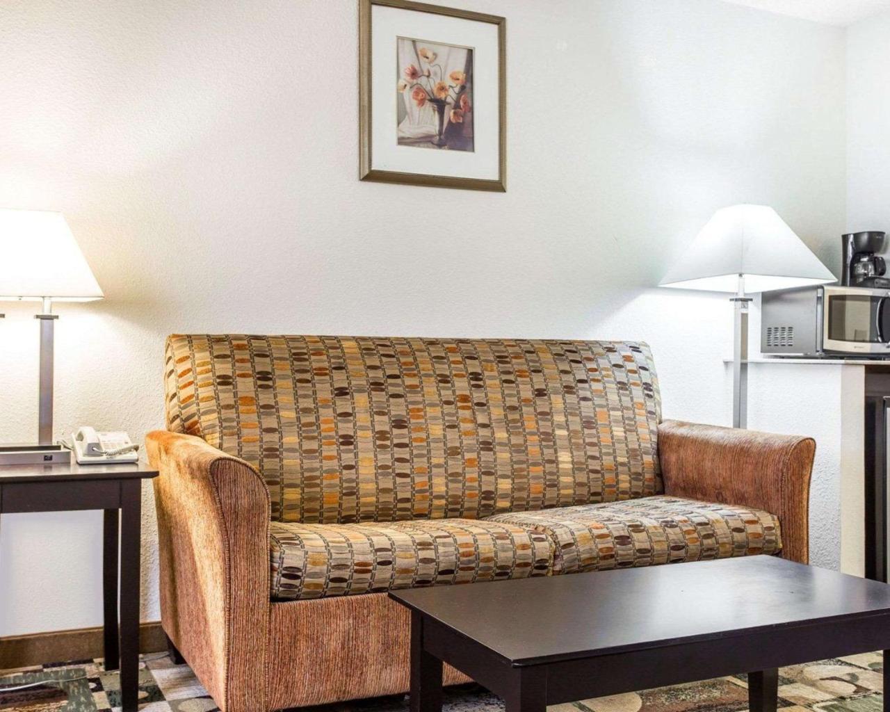 Hotel Quality Inn&suites Coliseum